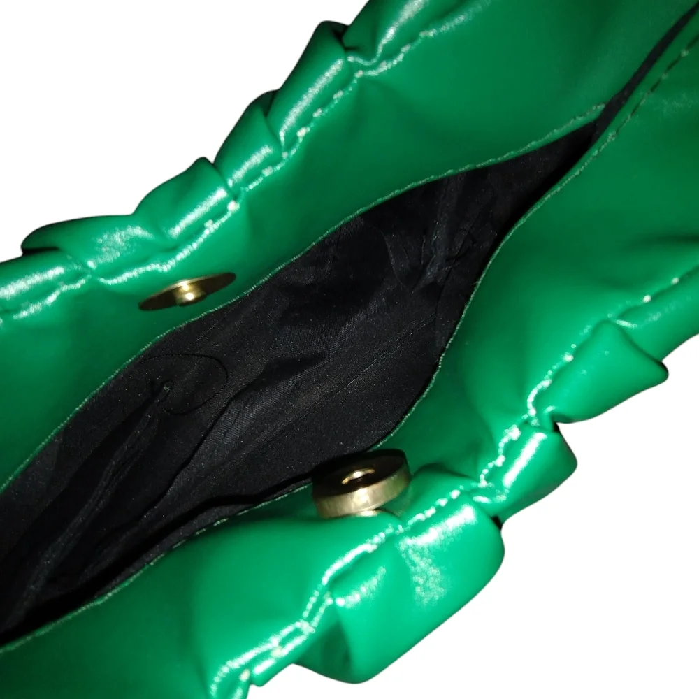 EUC 2/$10 Vibrant Faux leather Green Women's Bag purse with snap closure - Picture 2 of 5